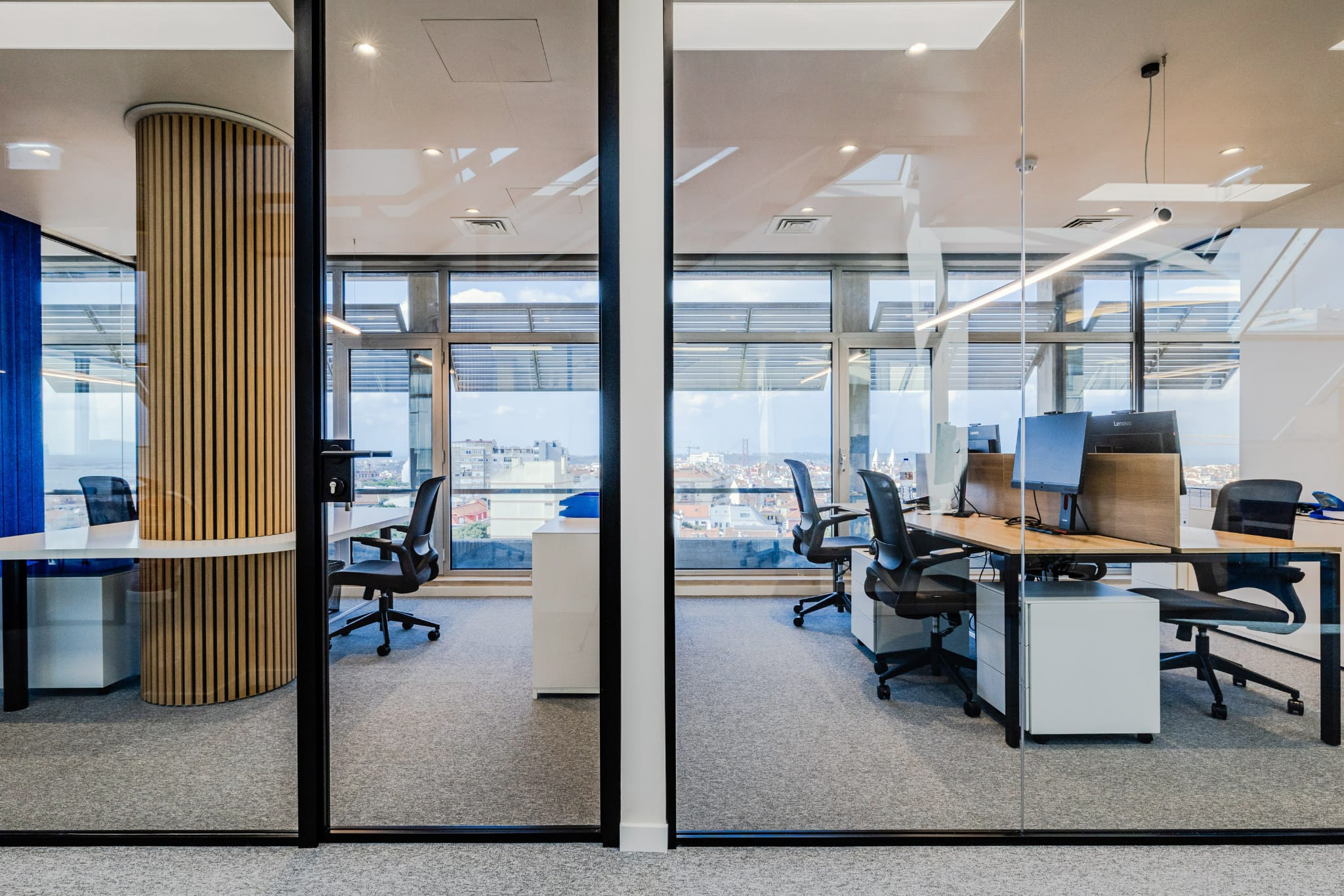 Espaço de escritório com Bench